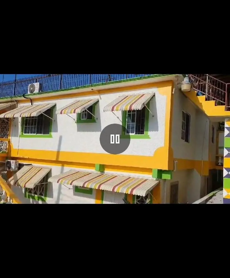 Vikki'S Villa Linstead 0*,