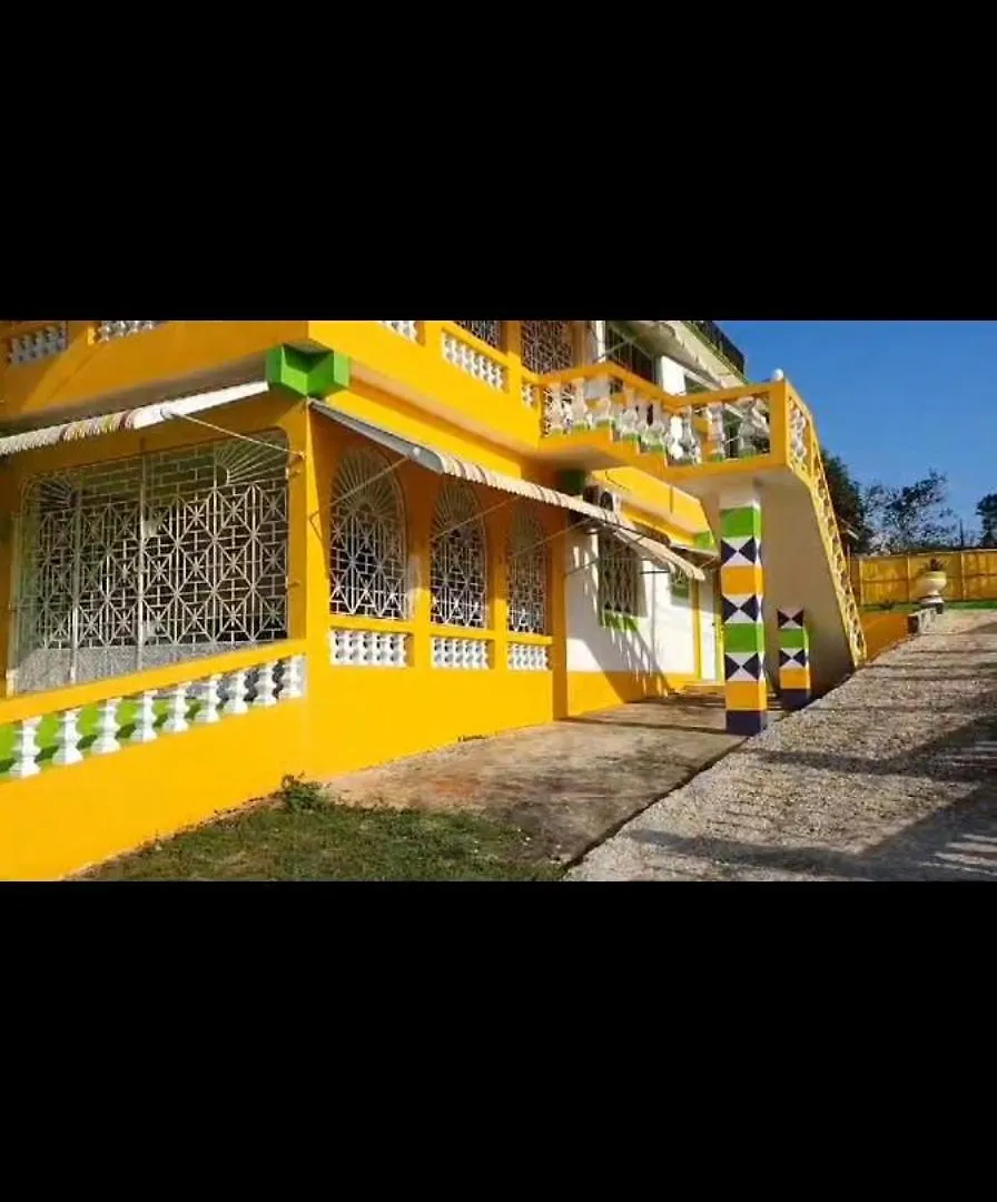 Vikki'S Villa Linstead
